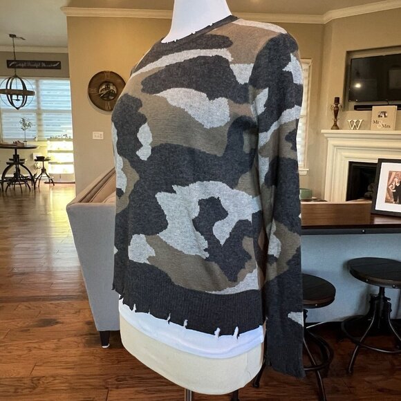Fate Camo Sweater Women’s Size Small Distressed Crew Neck Pullover Green Gray - Picture 4 of 12